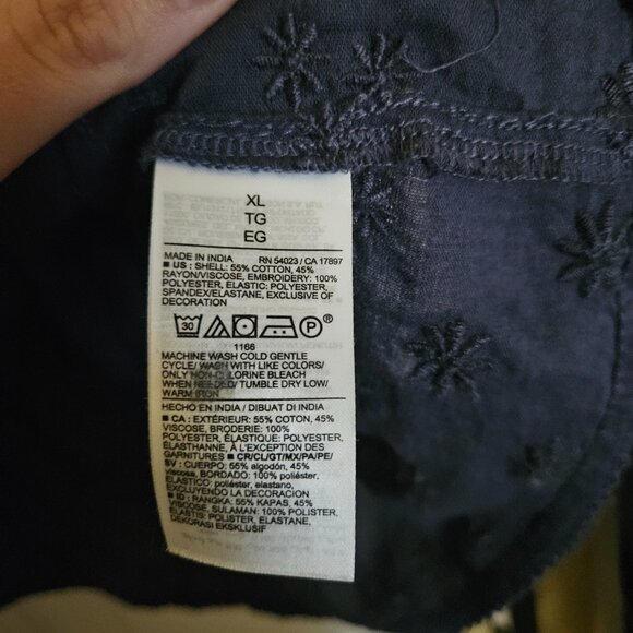 Cinch waist embroidered top - Picture 2 of 3